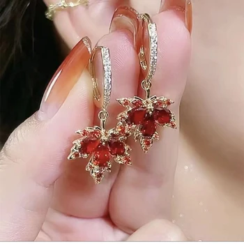 Модерни Елегантни Обеци с червени кленовыми листа за жени, инкрустирани с червени кристали, обеци във формата на листа, женски украси за партита