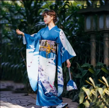 Синьо официалното кимоно Four Seasons с традиционните ръкави и дръжка журавля